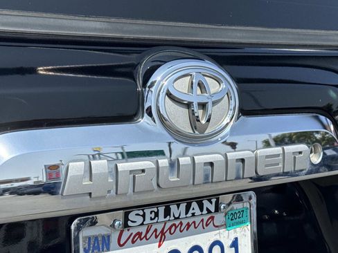 Used 2011 Toyota 4Runner SR5 w/ Convenience Pkg RWD image 27