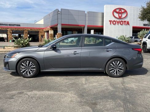 Used 2025 Nissan Altima 2.5 SV image 8