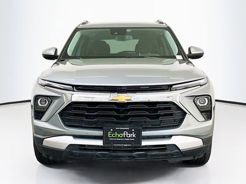 Used 2025 Chevrolet TrailBlazer LT image 2