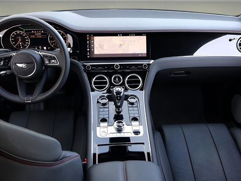 Used 2024 Bentley Continental GT V8 image 4