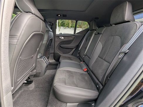 Used 2023 Volvo XC40 Recharge Ultimate image 26
