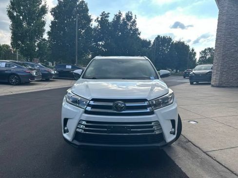 Used 2018 Toyota Highlander Limited AWD/4WD image 2