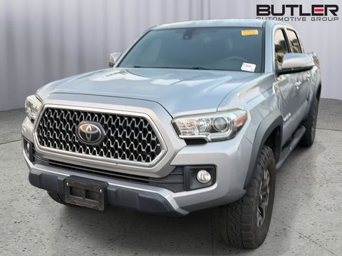 Used 2019 Toyota Tacoma TRD Off-Road AWD/4WD image 3