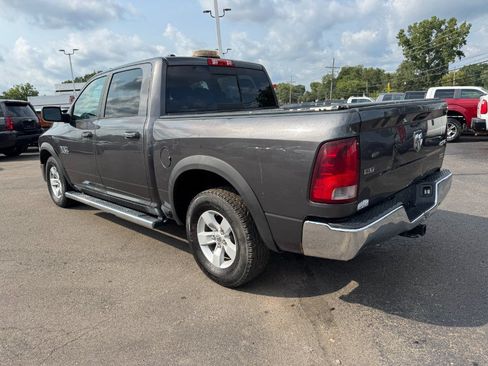 Used 2017 RAM 1500 Classic SLT AWD/4WD image 3