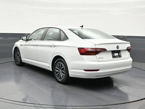 Used 2019 Volkswagen Jetta SEL w/ Cold Weather Package FWD image 3