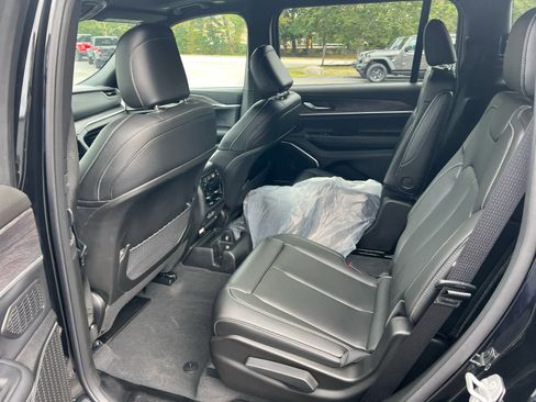 New 2025 Jeep Grand Cherokee L Limited w/ Black Appearance Package image 8