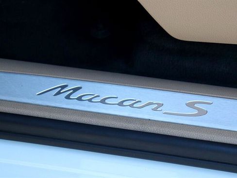 Used 2018 Porsche Macan S image 32