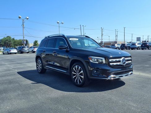 Used 2022 Mercedes-Benz GLB 250 4MATIC w/ Premium Package Lite image 4