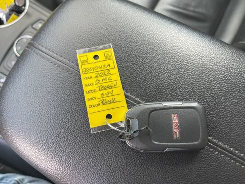 Used 2022 GMC Terrain SLT AWD/4WD image 4