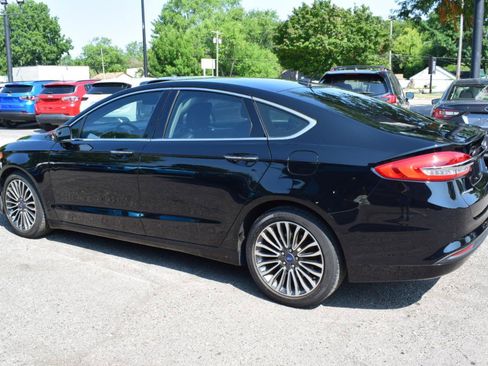Used 2018 Ford Fusion SE w/ Fusion SE Technology Package FWD image 10
