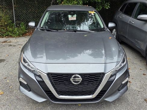 Used 2021 Nissan Altima 2.5 SV image 2