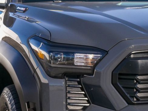 Used 2024 Toyota Tacoma TRD Off-Road image 4