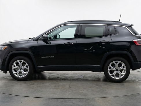 Used 2025 Jeep Compass Latitude image 5