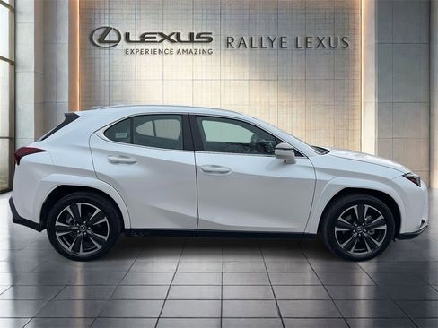 Certified 2025 Lexus UX 300h AWD image 4