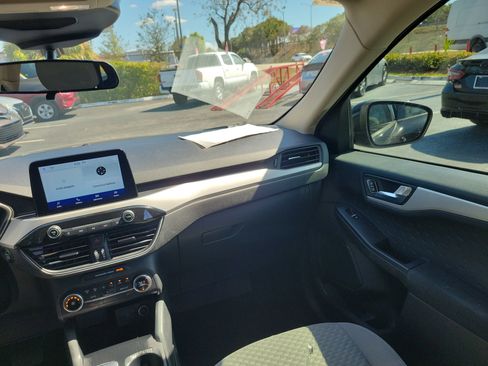 Used 2020 Ford Escape SE image 16