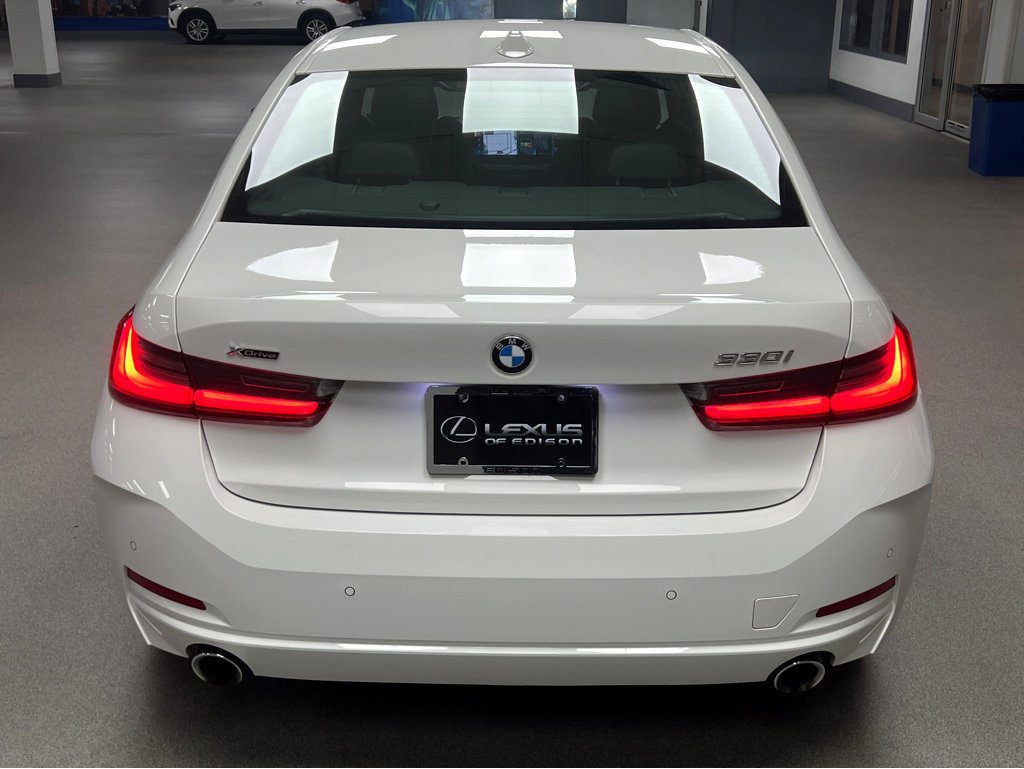 Used 2023 BMW 330i xDrive Sedan w/ Premium Package AWD/4WD image 6