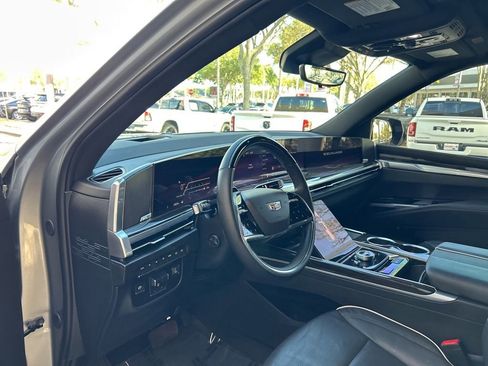 Used 2025 Cadillac Escalade ESV Premium Luxury w/ Touring Package image 6