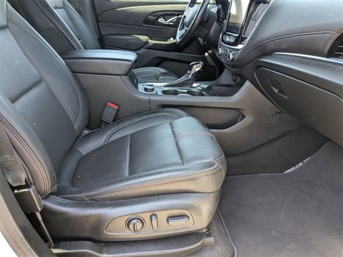 Used 2022 Chevrolet Traverse RS image 26