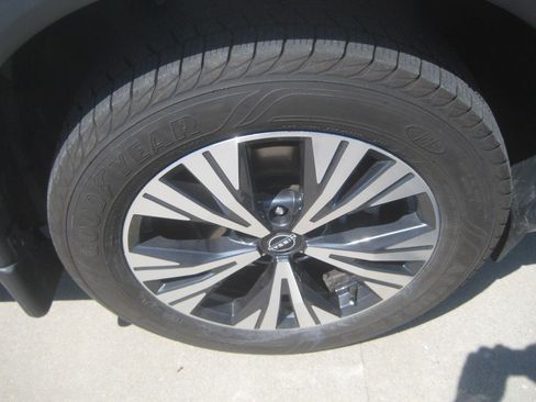 Used 2023 Nissan Rogue SV AWD/4WD image 10