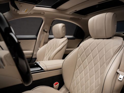 Used 2024 Mercedes-Benz S 580e 4MATIC Sedan w/ AMG Line image 59