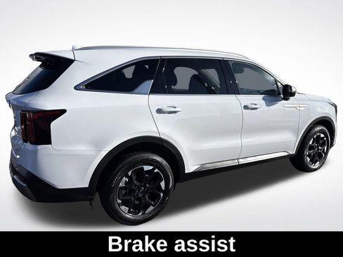 Used 2025 Kia Sorento S image 6