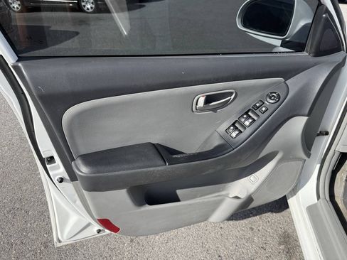 Used 2007 Hyundai Elantra SE FWD image 9