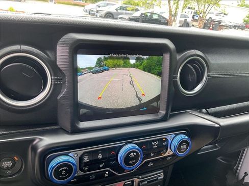 Used 2023 Jeep Wrangler Unlimited Sahara w/ Cold Weather Group AWD/4WD image 19