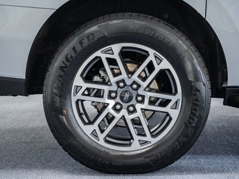 Used 2025 Ford Expedition Max Active RWD image 22