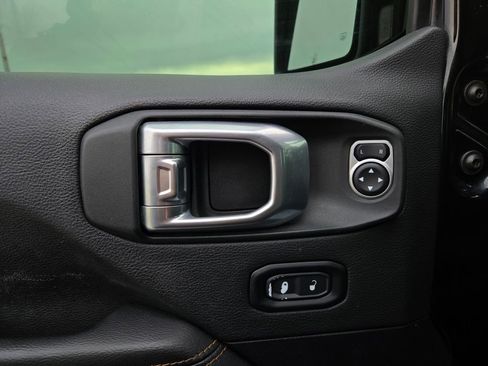 Used 2021 Jeep Gladiator Overland AWD/4WD image 15