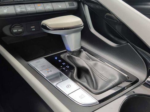 Used 2024 Hyundai Elantra Limited image 22