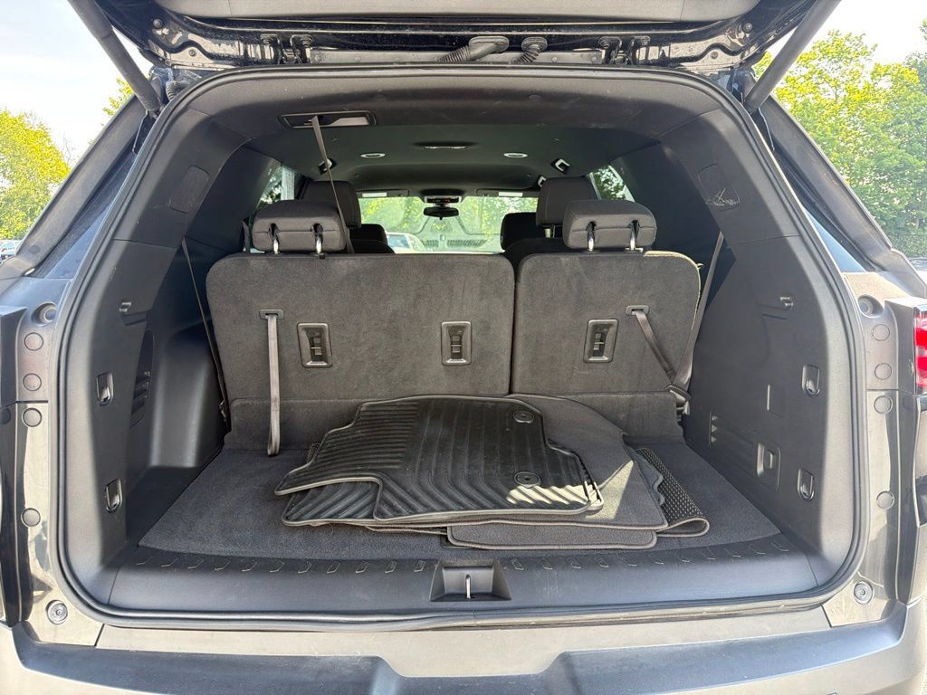 Used 2023 Chevrolet Traverse LT FWD image 21