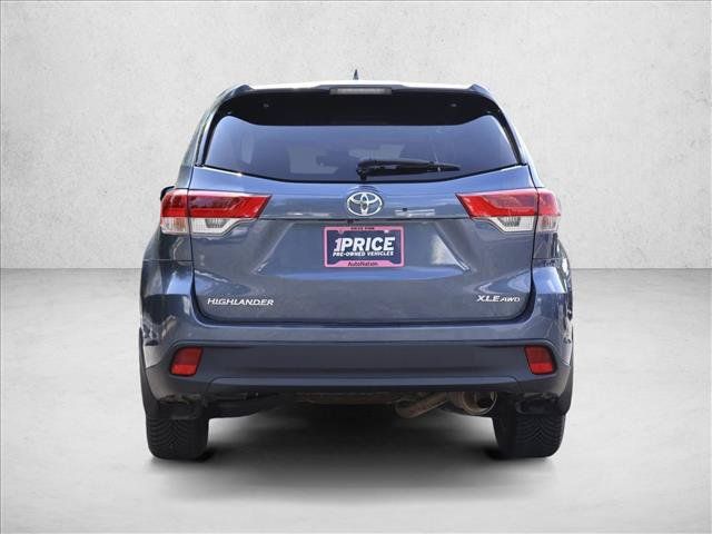 Used 2019 Toyota Highlander XLE AWD/4WD image 6