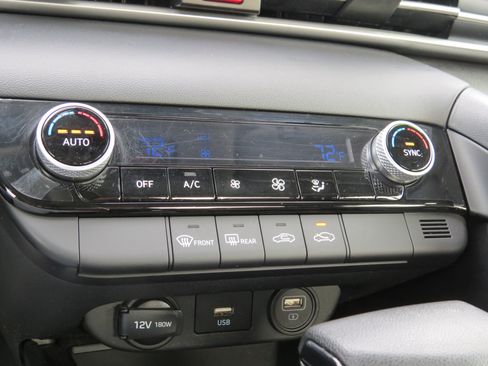 Used 2023 Hyundai Elantra SEL image 24