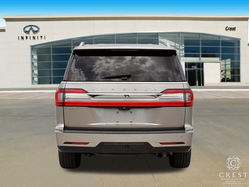 Used 2018 Lincoln Navigator Reserve AWD/4WD image 4