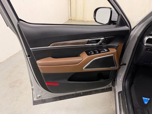 Used 2022 Kia Telluride SX w/ SX Prestige Package image 17