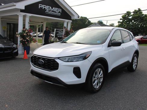 Used 2025 Ford Escape Active AWD/4WD image 3