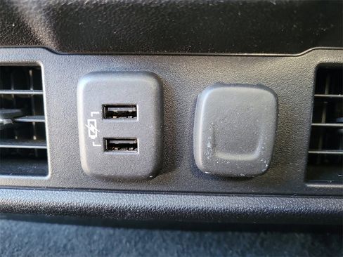 Used 2021 GMC Sierra 1500 SLE w/ X31 Off-Road Package image 16