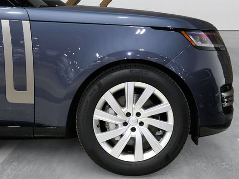 Used 2025 Land Rover Range Rover SE AWD/4WD image 9