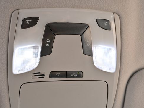 Used 2011 Toyota Sienna LE w/ Towing Pkg image 29