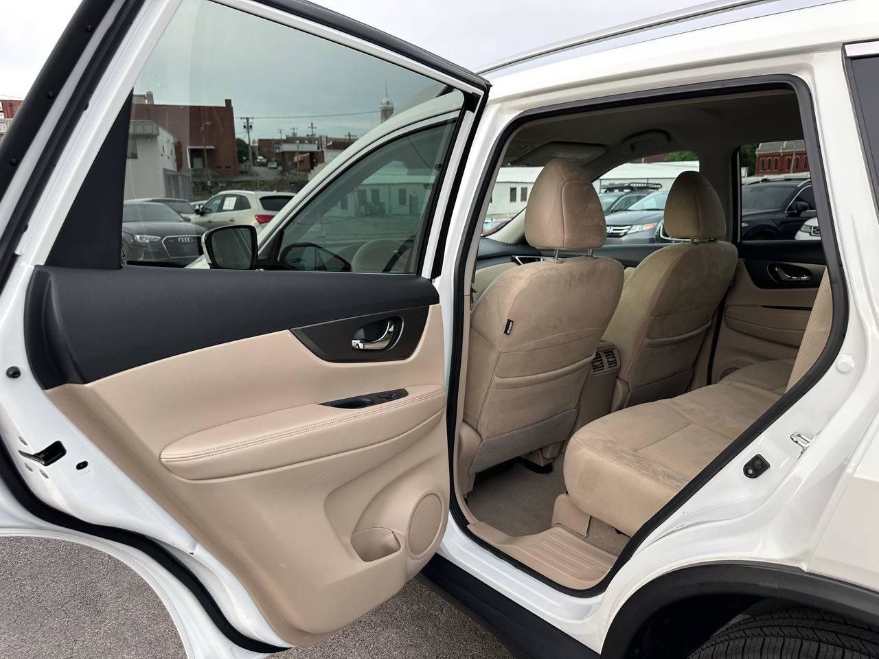 Used 2015 Nissan Rogue SV w/ SV Premium Package FWD image 19