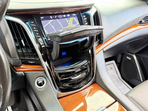Used 2017 Cadillac Escalade Luxury AWD/4WD image 28