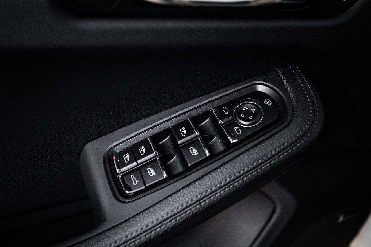 Certified 2026 Porsche Macan AWD/4WD image 22