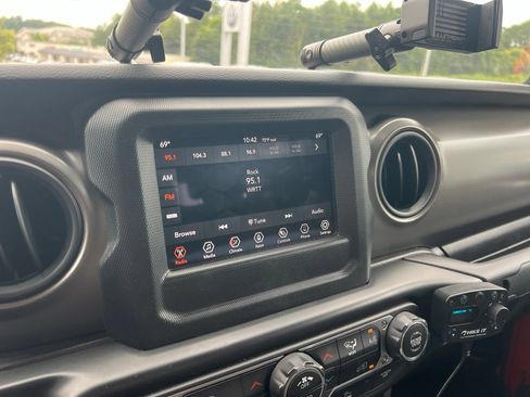 Used 2022 Jeep Gladiator Sport AWD/4WD image 14