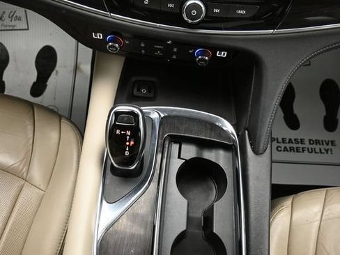 Used 2018 Buick Enclave Essence AWD/4WD image 21