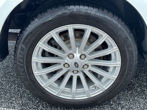Used 2011 Land Rover Range Rover Sport HSE AWD/4WD image 17