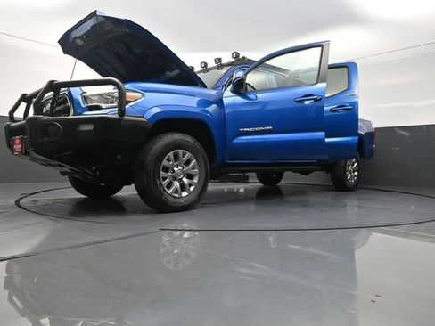 Used 2018 Toyota Tacoma SR5 AWD/4WD image 41