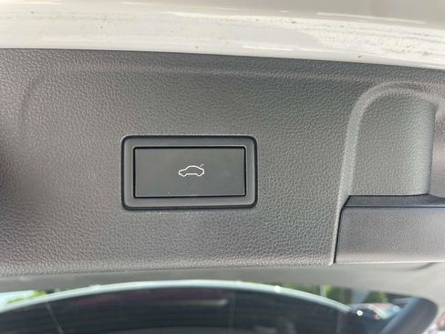 Used 2024 Volkswagen Atlas SEL AWD/4WD image 9