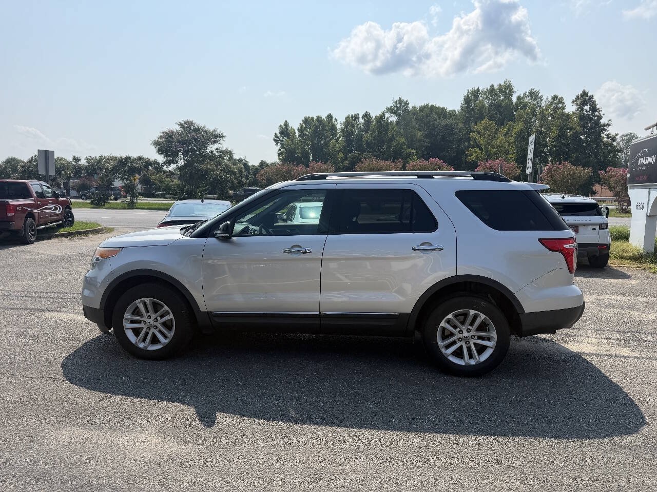 Used 2014 Ford Explorer XLT w/ Equipment Group 201A AWD/4WD image 7