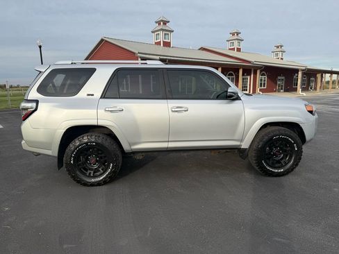 Used 2017 Toyota 4Runner SR5 Premium image 4