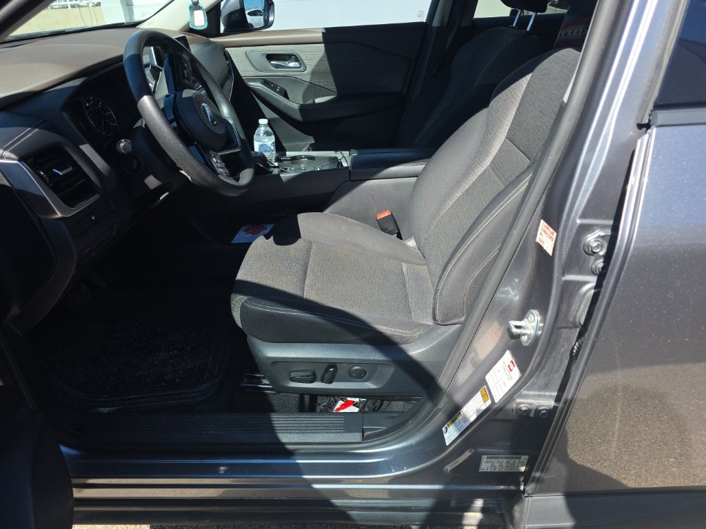 Used 2021 Nissan Rogue SV FWD image 12